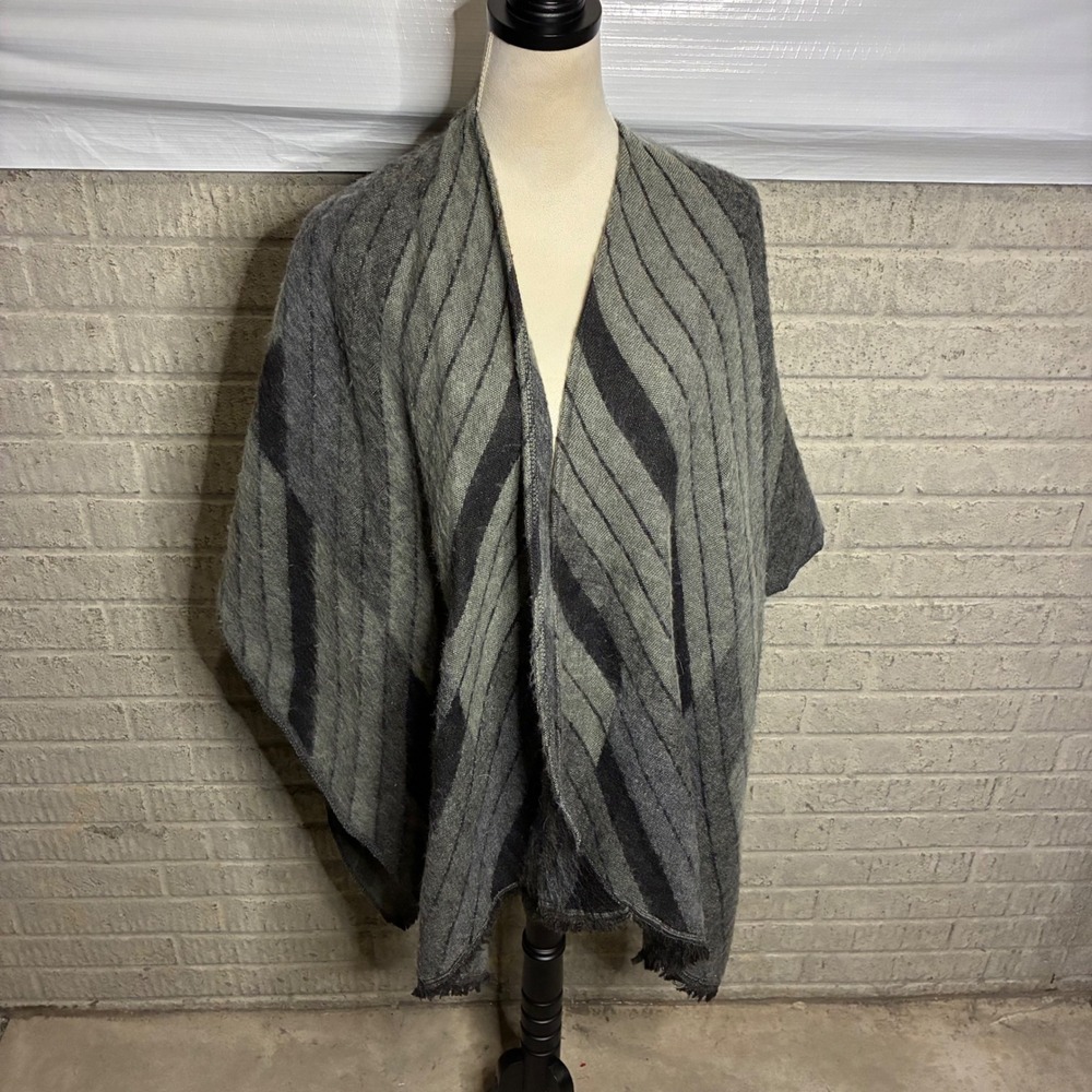 TALULA‎ Women's Gray Black Stripe Asymmetrical Fringe Shawl Wrap Poncho Sweater